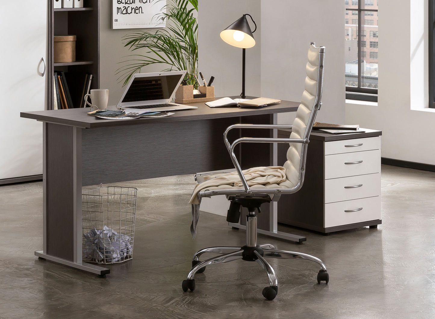 Schreibtisch mit Container der Serie 4000