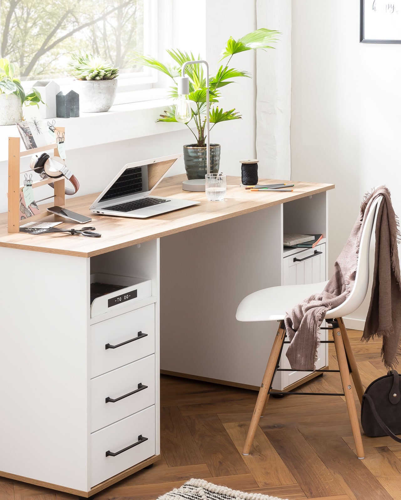 Ausschnitt Büromöbel Jela 